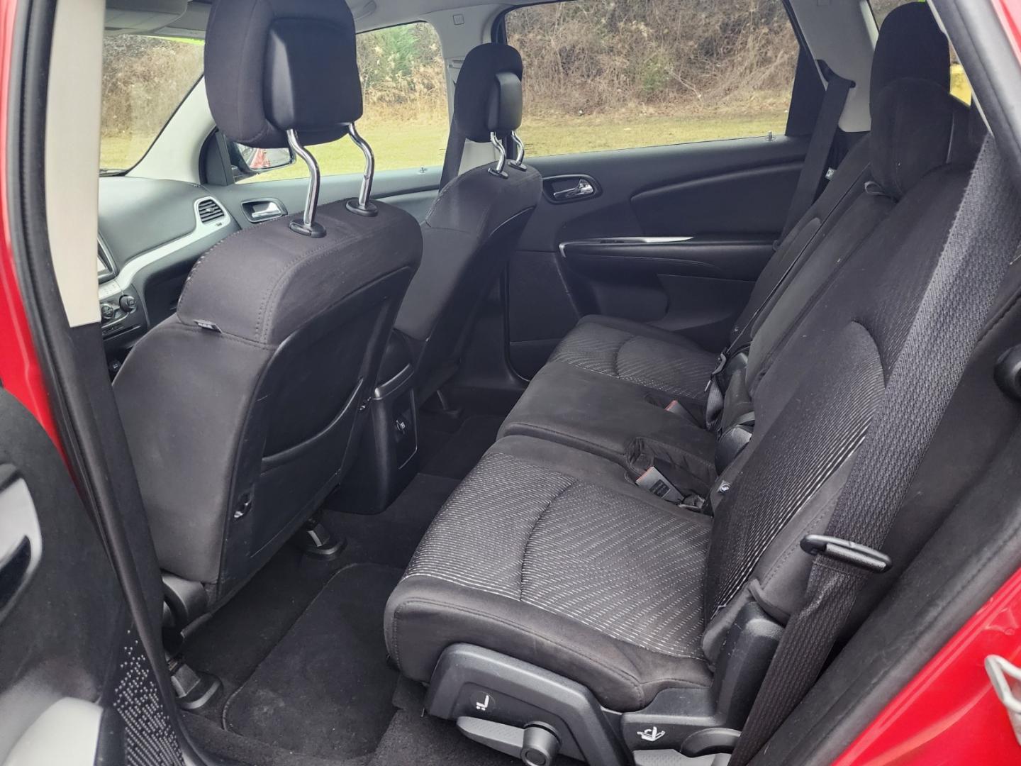2014 RED /Black Dodge Journey SXT AWD (3C4PDDBG8ET) with an 3.6L V6 DOHC 24V engine, 6-Speed Automatic transmission, located at 1221 Madison St., Shelbyville, TN, 37160, (931) 680-9439, 0.000000, 0.000000 - Photo#5